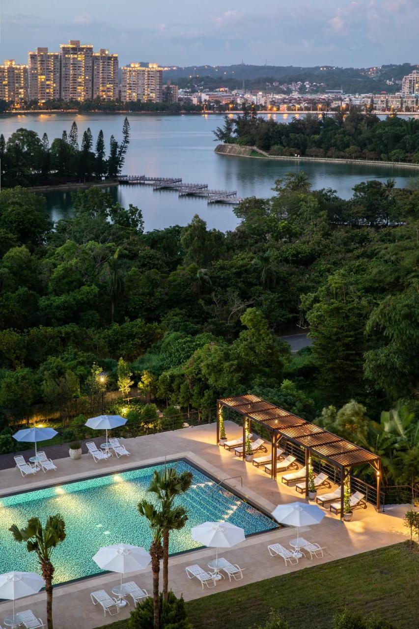 The Grand Hotel Каосюн Екстериор снимка